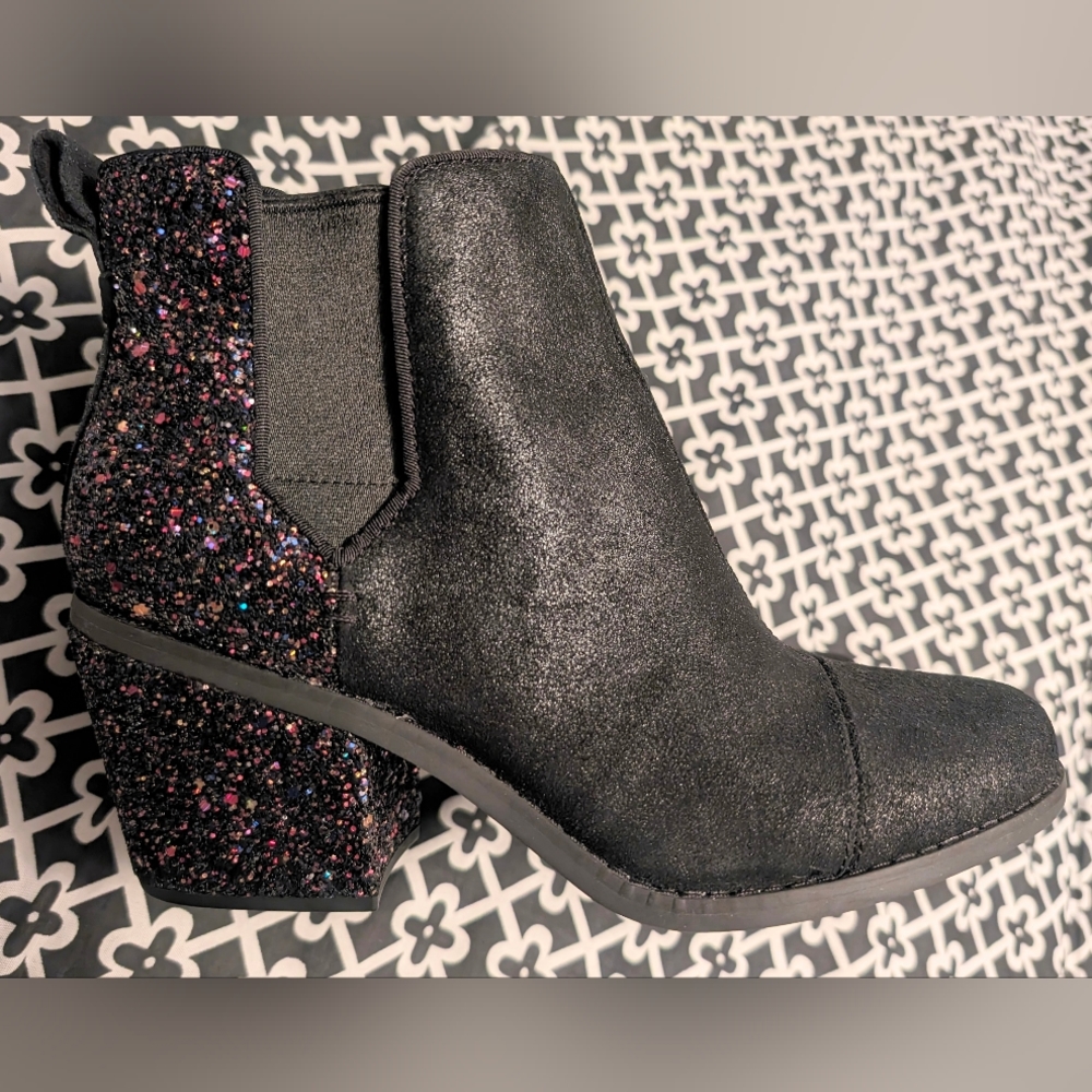 Tom’s Everly Glitter Ankle Boots Bootie Black Leather Suede Stacked Heel Size 8